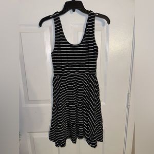 Mossimo Black and white stripped dress size large